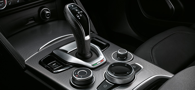 Alfa Romeo Stelvio - MY23 - Unutrašnjost - Središnja konzola