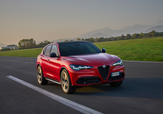 Alfa Romeo Stelvio - Dettaglio Fari Anteriori